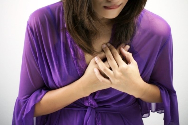 Ενόχληση στο στήθος: Αυτές είναι οι πιθανές αιτίες