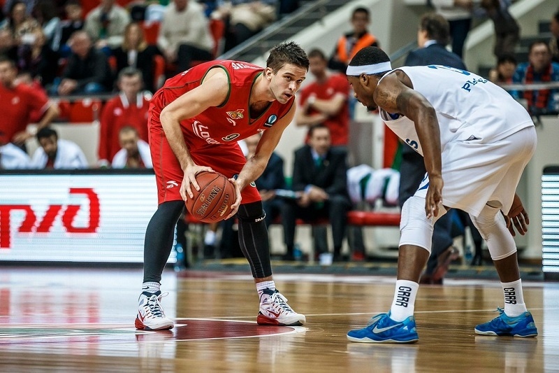 Λοκομοτίβ Κουμπάν: Τέλος ο Καλνιέτις