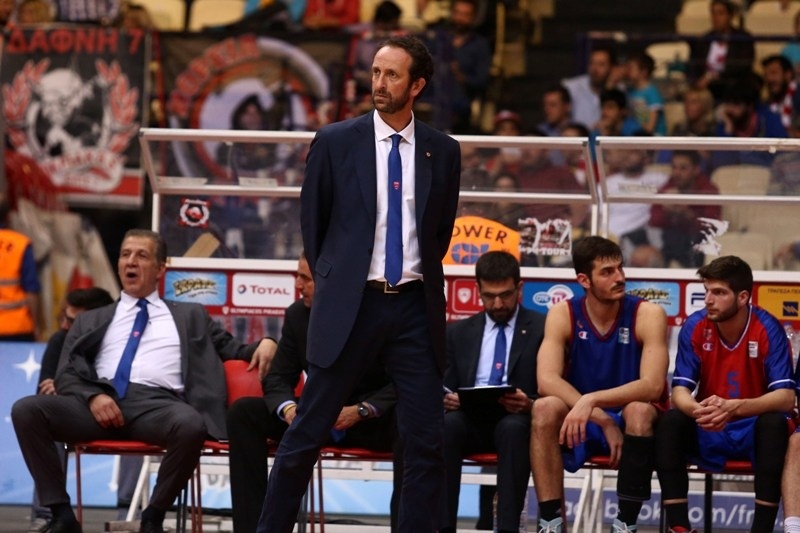 Χουγκάζ: «Με μπαλώματα δεν γίνεται ομάδα»