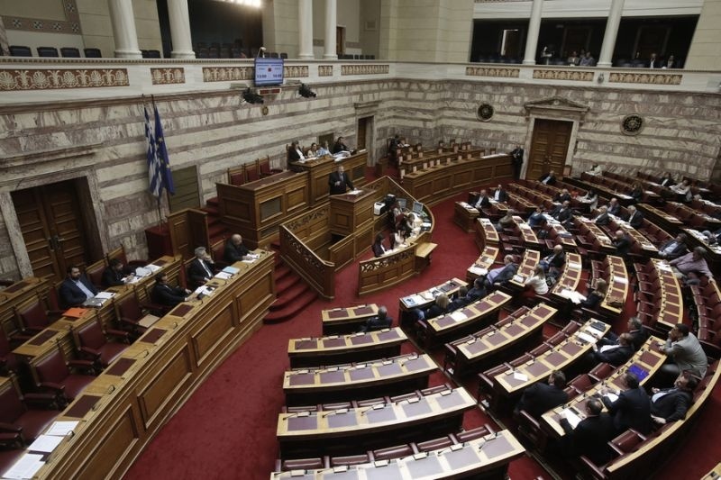 Μεγάλη... Πέμπτη για νομοσχέδιο και ποδόσφαιρο!