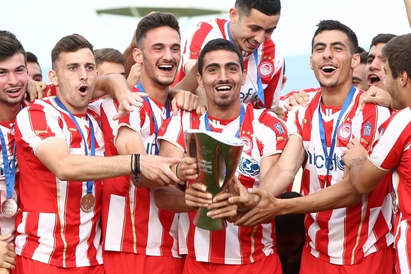 Ολυμπιακός: Σήκωσαν την κούπα οι Νέοι (photos)