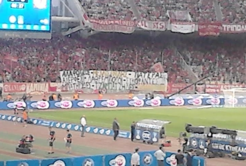 Συνθήματα κατά Κοντονή μόλις ανέβηκε το πανό! (photos)