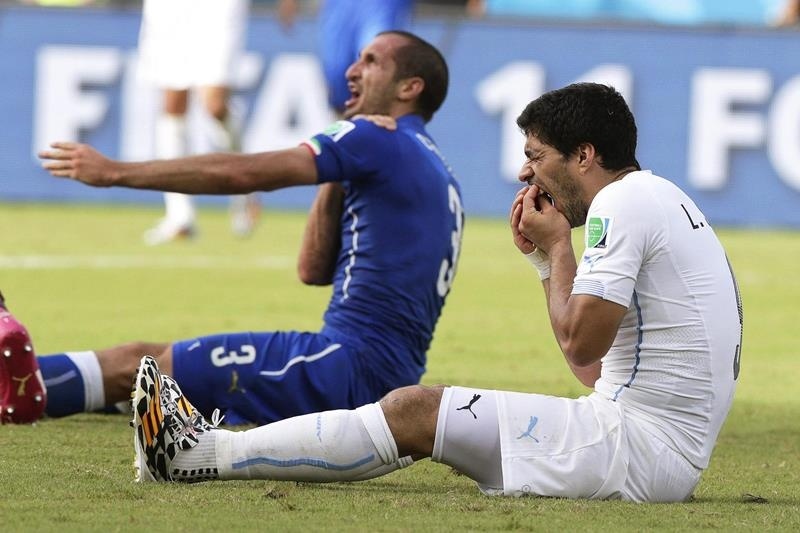 Λιμάρει… τα δόντια του για Κιελίνι ο Σουάρες! (photo+video)