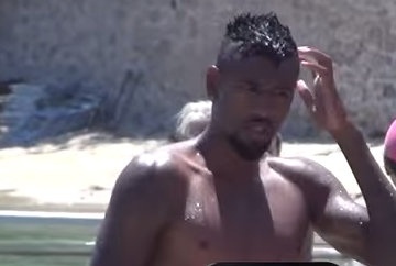 Διακοπές στην Μύκονο για τον Σαντάνα (video)