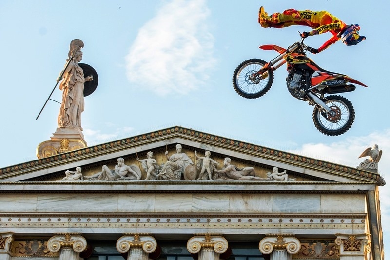 Οι σταρ του freestyle motocross προσγειώνονται στην Αθήνα (photos)