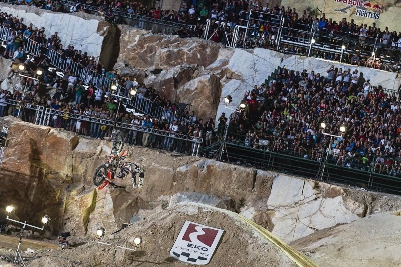 Ο Moore νικητής στο Red Bull X-Fighters της Αθήνας! (photos+videos)