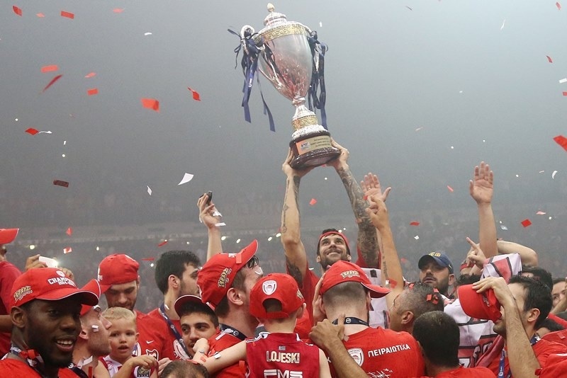 Ολυμπιακός: Η απονομή του πρωταθλήματος (photos)