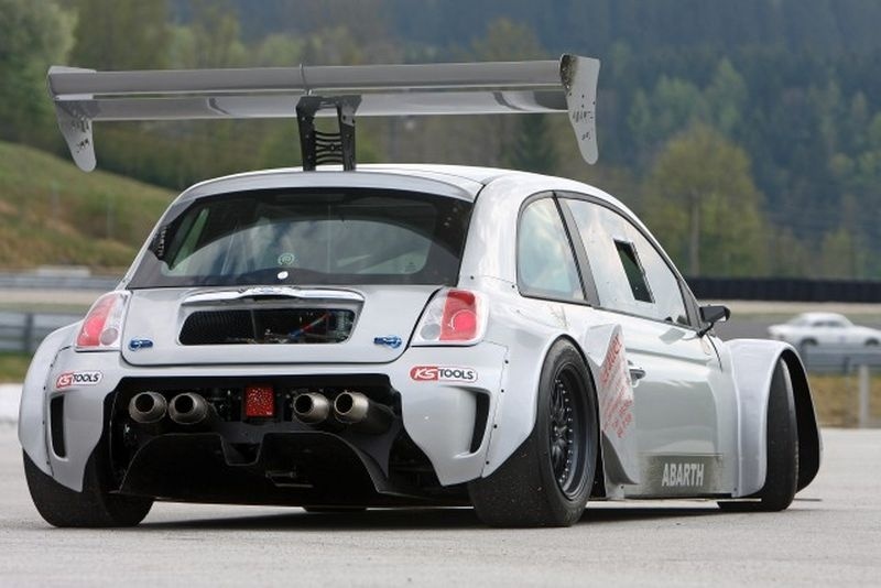 Το 500αράκι που τα «σπάει»! (video)