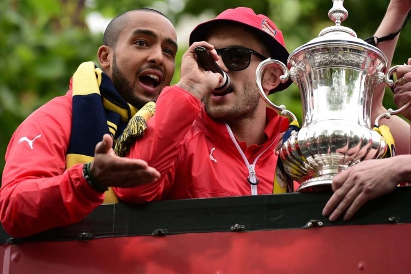 Τραγούδησες σύνθημα; 40.000 λίρες! (video)