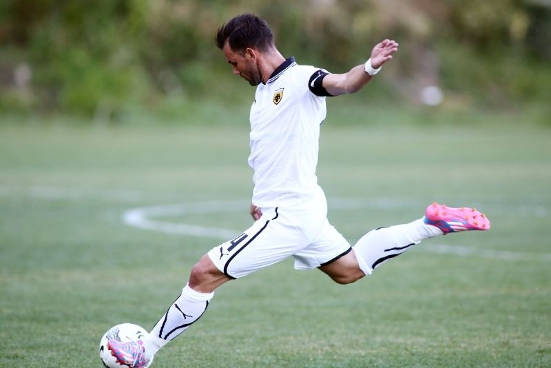 Θα πάρει και λεφτά από τον Ρόβα η ΑΕΚ;