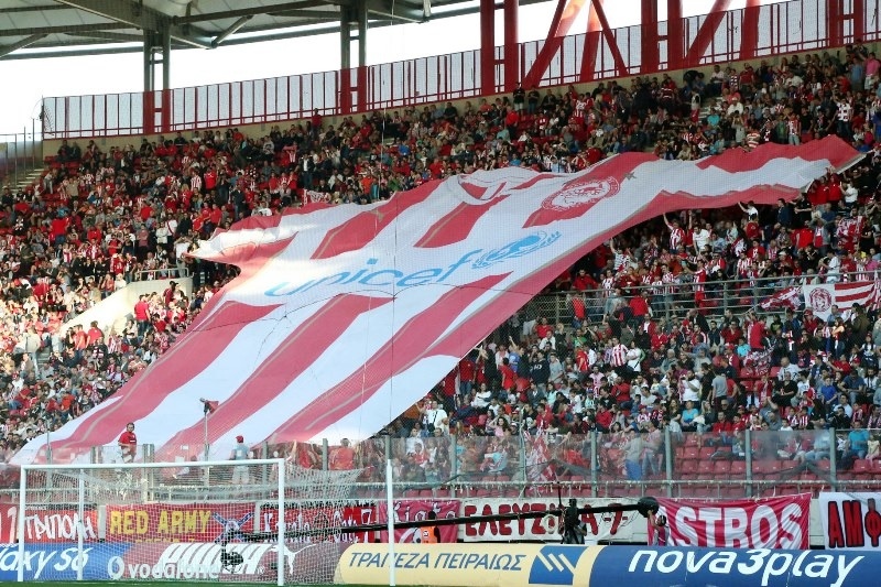 Φίλοι του Ολυμπιακού στην Ευελπίδων