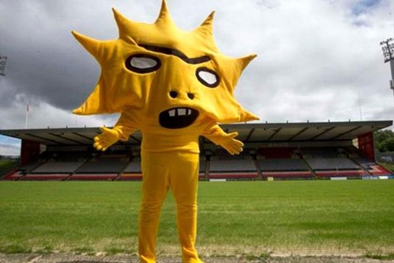 Μασκότ βγαλμένη από θρίλερ! (tweets)