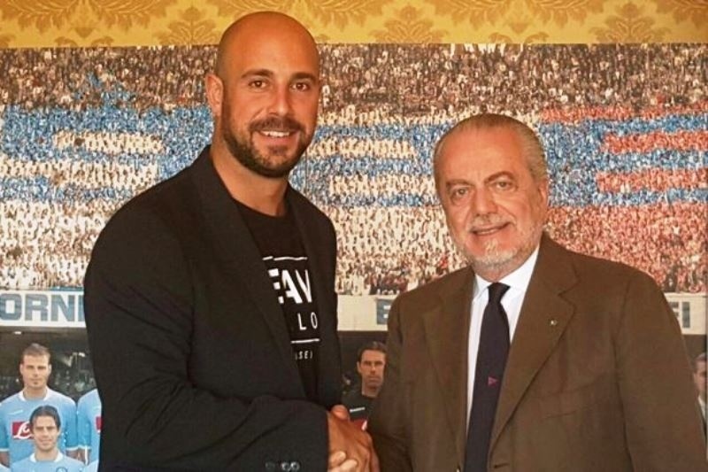 Στη Νάπολι ο Ρέινα