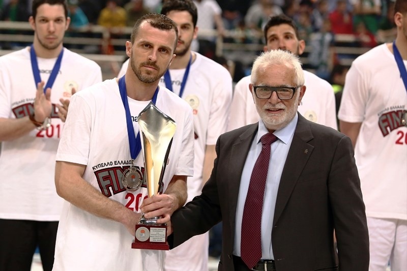 Απόλλων Πατρών: Ανανέωσε με τέσσερις