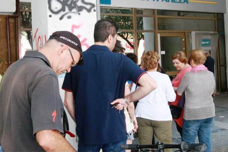 Δημοψήφισμα: Ουρές σε τράπεζες (photos)