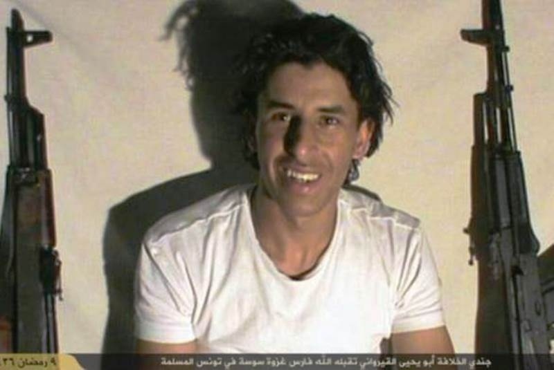 Ανατριχιαστικές φωτογραφίες του τζιχαντιστή που έσπειρε τον θάνατο (pics)