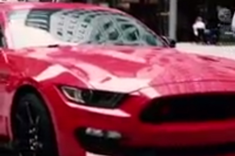 «Τρομοκρατία» στο Λονδίνο η Mustang! (video)