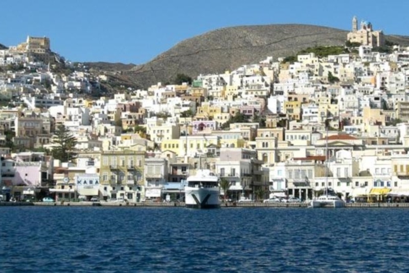 Ο μάγκας γιατρός από τη Σύρο συγκίνησε το νησί και όλη την Ελλάδα!