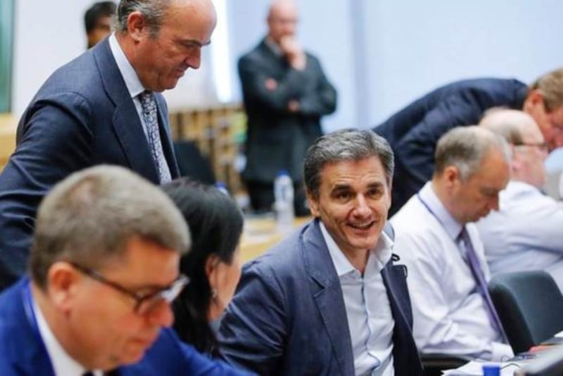 Reuters: Ζητούν περισσότερα από τον Τσακαλώτο οι ΥΠΟΙΚ