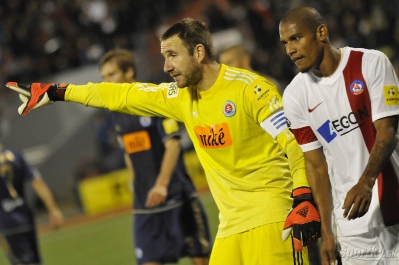 «Κυανόλευκος» ο Περνίς!