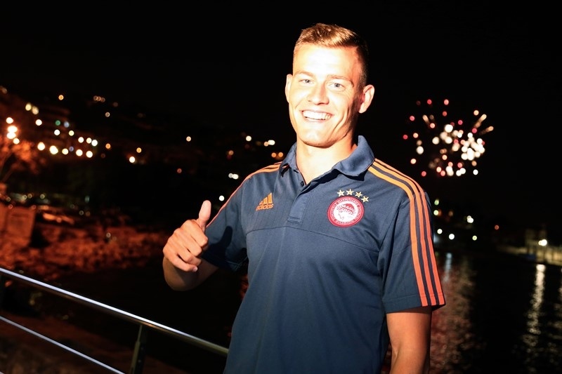 Υπέγραψε με… πυροτεχνήματα ο Φινμπόγκασον! (video)