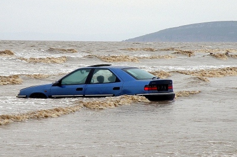 Αυτοκίνητο έσπειρε τον πανικό στη Χαλκιδική! (video)