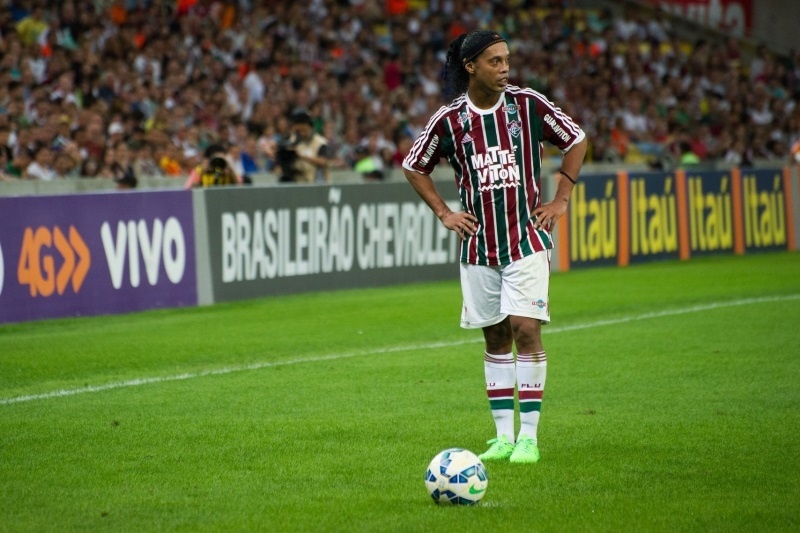 Ροναλντίνιο: Παλιά του τέχνη κόσκινο! (video)