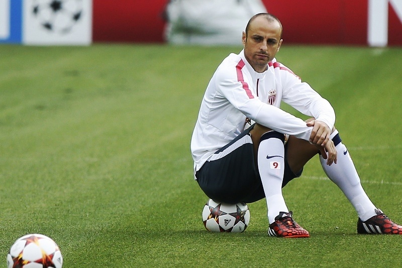 Κοιτάει τη βόμβα με Μπερμπάτοφ