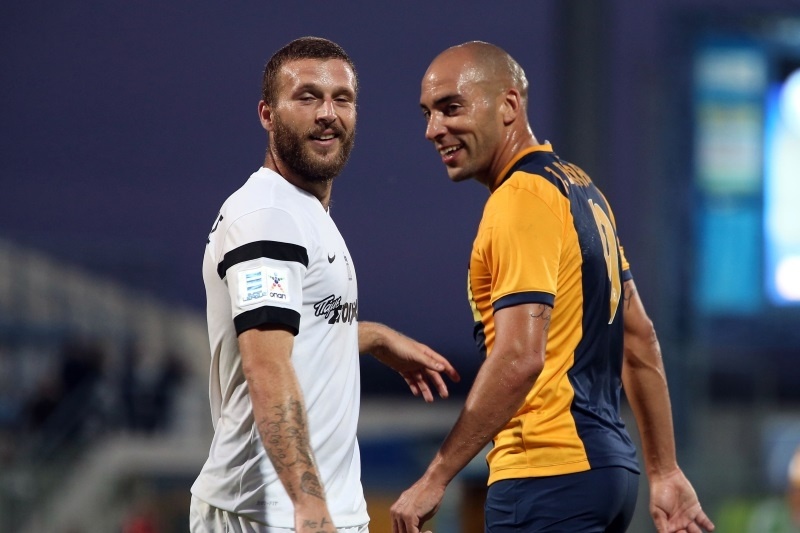 Κάτι τρέχει με Μπαράλες