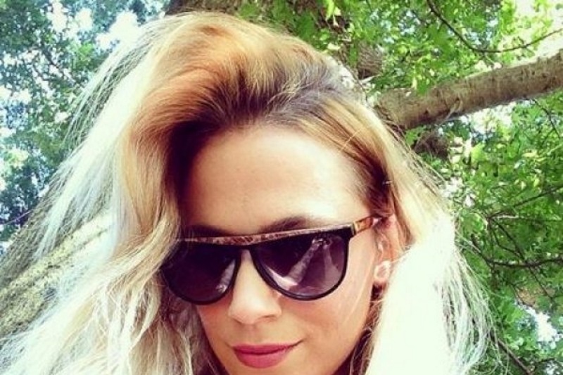 Backstage beauty: Η Νάντια Μπουλέ φωτογραφίζεται με το νέο της hairlook!