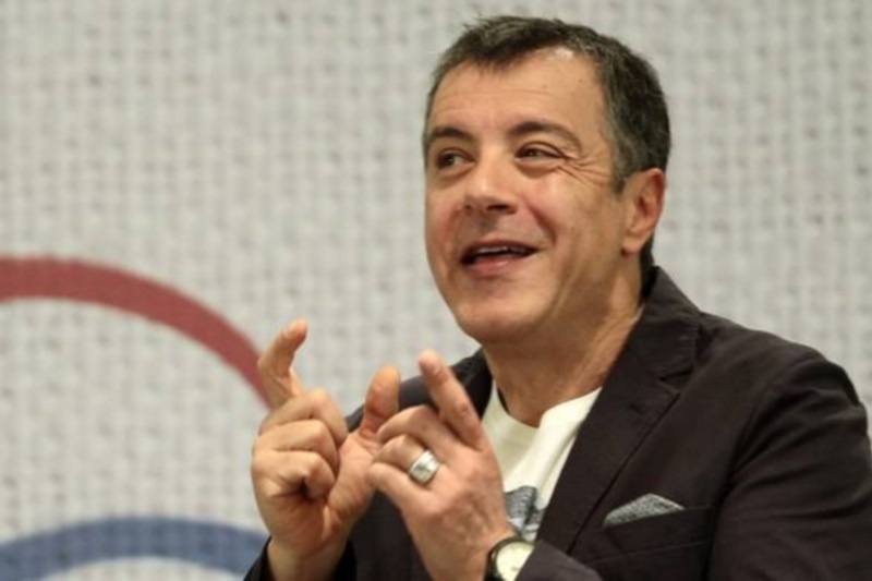 Παραίτηση Τσίπρα - Στ. Θεοδωράκης: «Τραγική επιλογή οι εκλογές για τη χώρα»