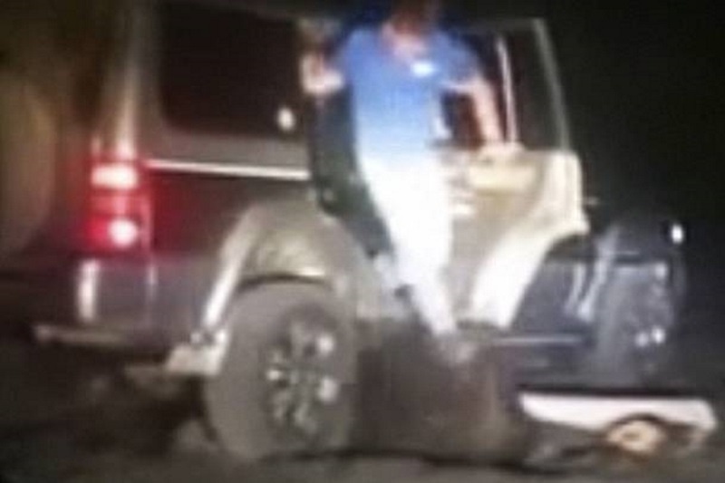 Σοκαριστικό βίντεο: Πάτησαν αρκούδα οκτώ φορές με το αυτοκίνητο για να τη… βιάσουν!