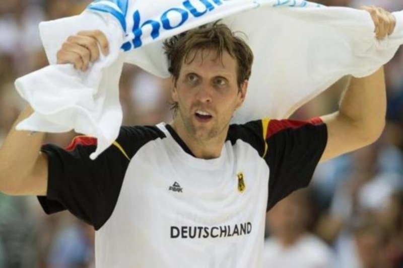 Το σόου του Νοβίτσκι απέναντι στην Ισλανδία! (video)