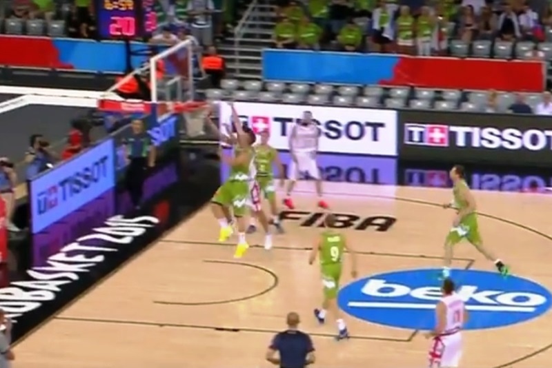 Στα ίσια ο Όμιτς! (video)