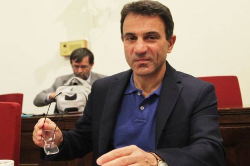 Ο Λαπαβίτσας σε ρόλο... Θεοδωράκη στο 2ο τηλεοπτικό σποτ της Λαϊκής Ενότητας (vid)