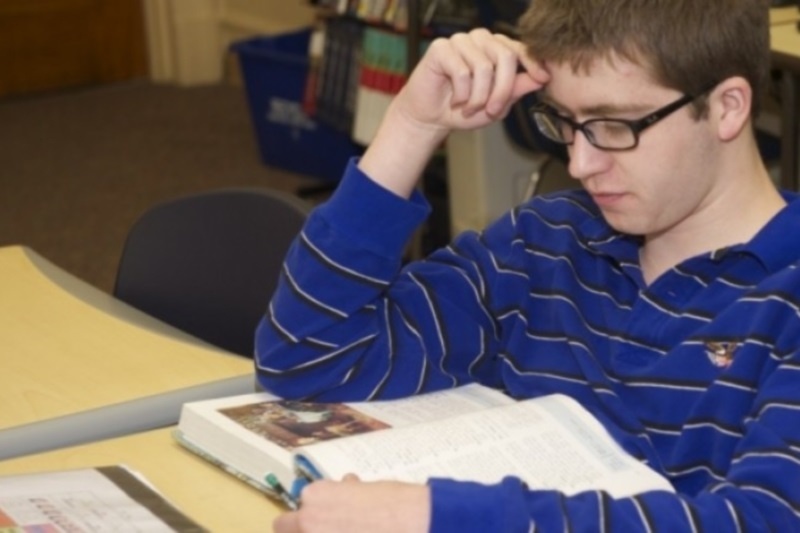 Τα σχολεία άνοιξαν: Ποια είναι η σωστή στάση διαβάσματος;