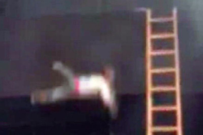 Δραματική διάσωση: Πετούσαν παιδιά από τα παράθυρα βρεφονηπιακού σταθμού (video)