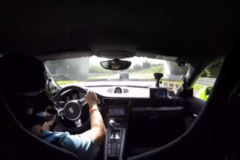 Επικό... κυνήγι Porsche-Nissan (video)