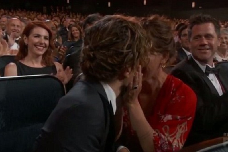 Πρωταγωνιστής του GoT έφτυσε την τσίχλα του στο… στόμα της γυναίκας του!