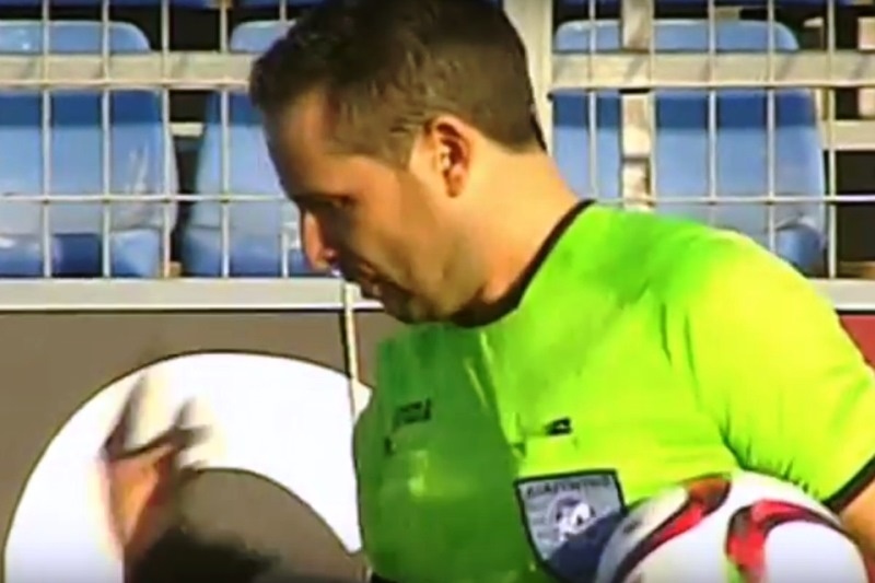 Ντου...στον ρέφερι Λαμπρόπουλο! (video)