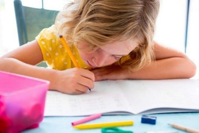 Back to School: Πώς μαθαίνουμε στα παιδιά να διαχειρίζονται το διάβασμά τους