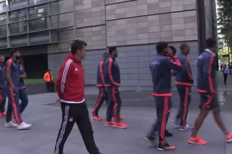 Ολυμπιακός: «Ερυθρόλευκη» βόλτα στο Λονδίνο (video)