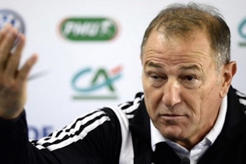 Ντε Μπιάζι: «Λυπάμαι για την επίθεση»