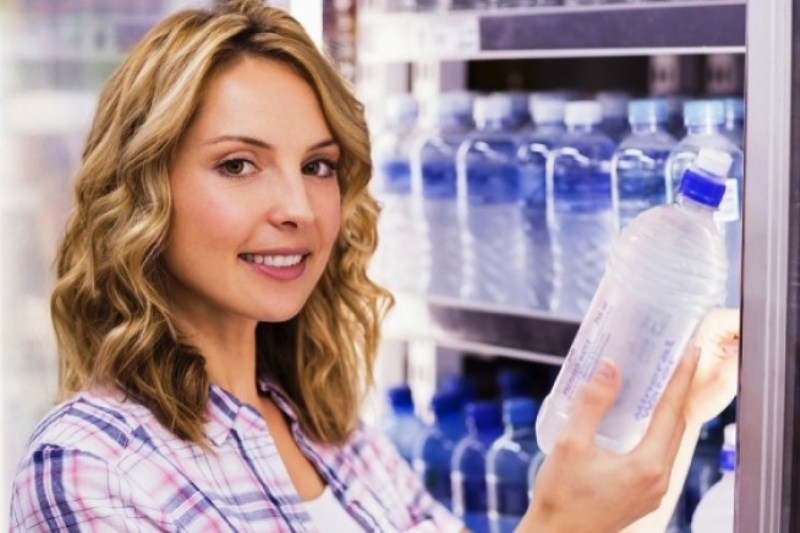 Το παγωμένο νερό αδυνατίζει: Μύθος ή αλήθεια;