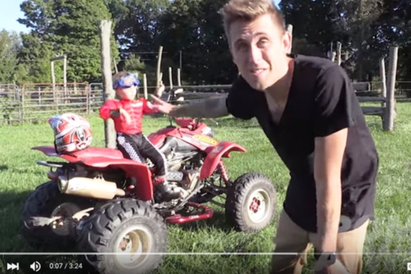 Της έκανε πλάκα ότι ανατινάχθηκε ο γιος τους κι εκείνη... (video)