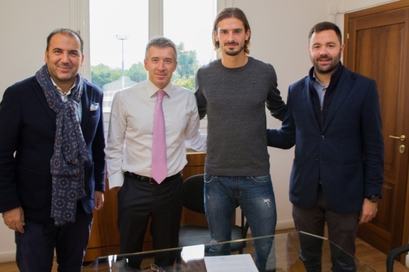 Δεν το… κουνάει ο Οικονόμου!