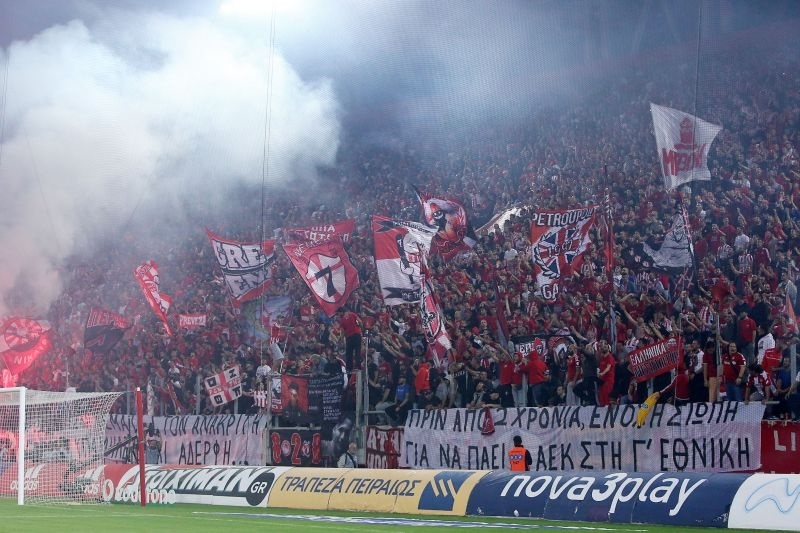 Ολυμπιακός-ΑΕΚ: Πανό… επίθεση σε Ένωση, Γεωργέα (photos)