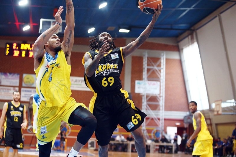 Με τα χίλια ζόρια η ΑΕΚ