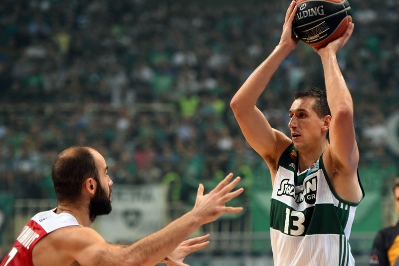 Δεν σβήνει το κόμπλεξ σ’ ένα χρόνο…