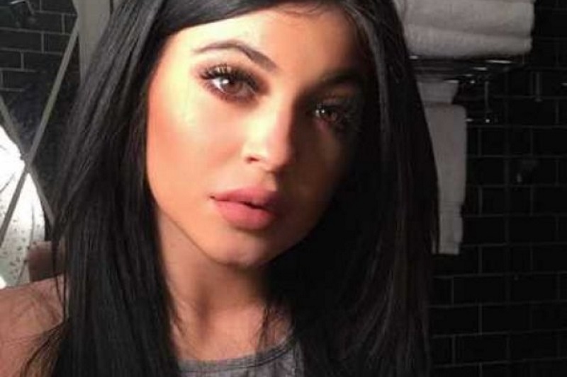 Δεν περιμέναμε ποτέ από την Kylie Jenner να... κοιμάται έτσι